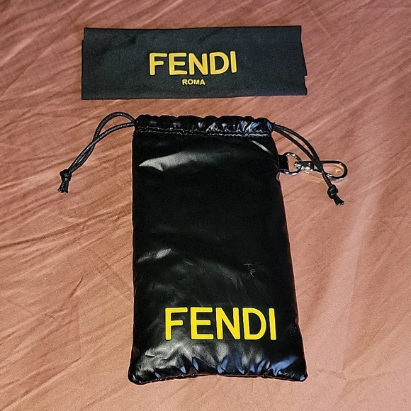 Fendi Eyewear Pouch With Cloth Fendi Sunglasses / Glasses Case Pouch + Lense Cloth (L)17cm  main image 3